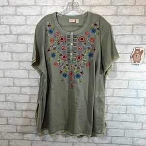 Logo Lavish green short sleeve floral embroidered top size 1X